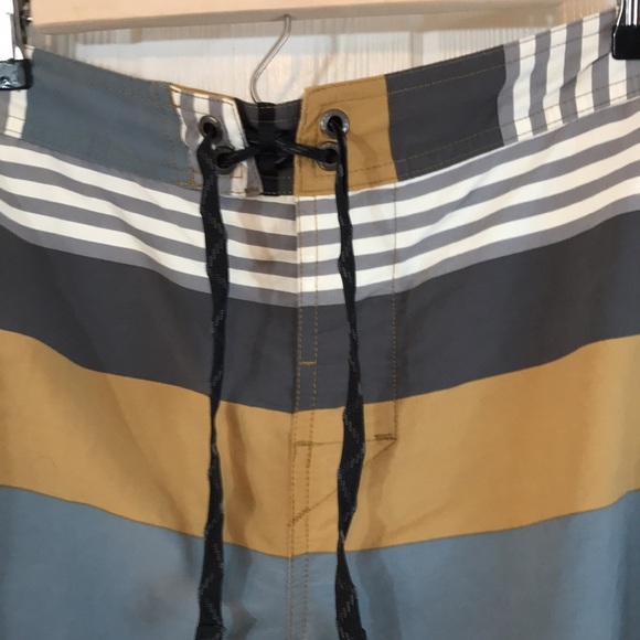 Patagonia striped board shorts - Picture 3 of 12
